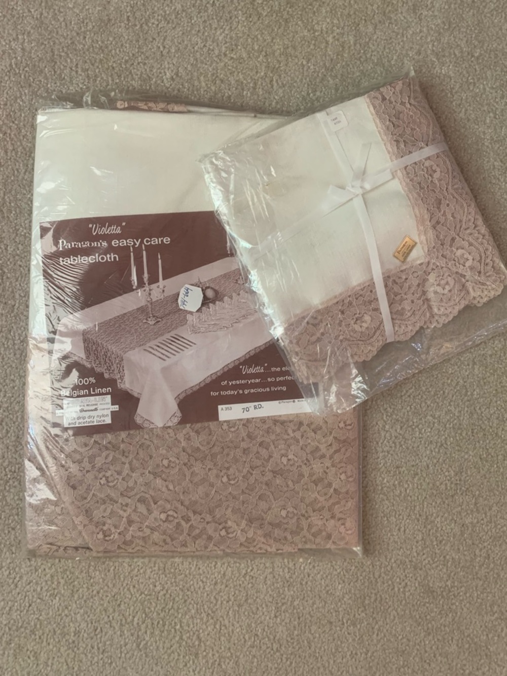 New Vintage Paragon Linen Lace Trim Tablecloth & Placemat Set 70" Round